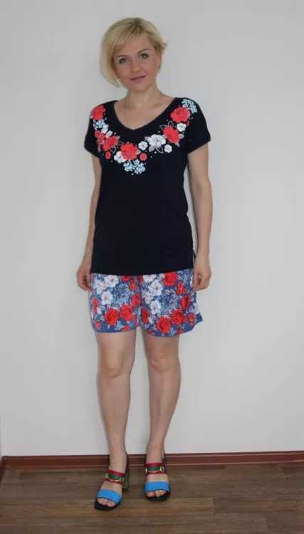 Костюм К972.11 СИ красные цветы последний размер