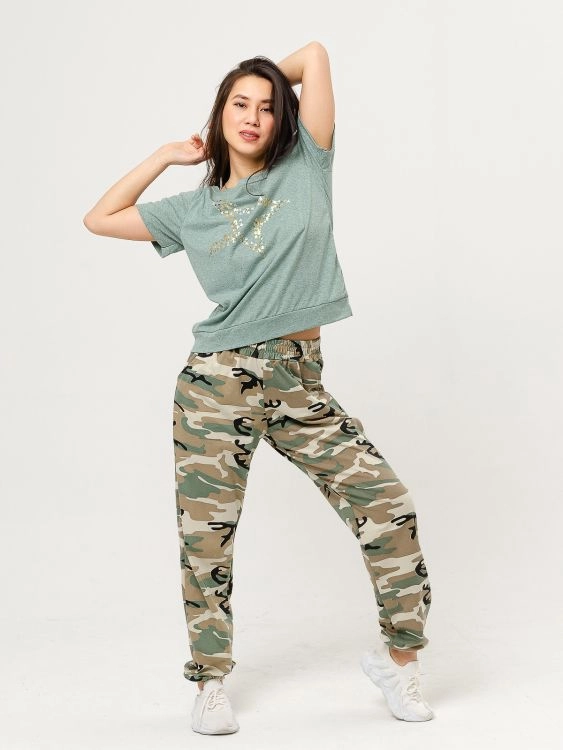 Джоггеры женские (камуфляж) зеленый последний размер