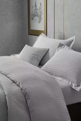 Постельное белье сатин страйп с простыней на резинке в подарочной упаковке - Серо-голубой