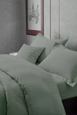 Постельное белье сатин страйп с простыней на резинке - Зеленый