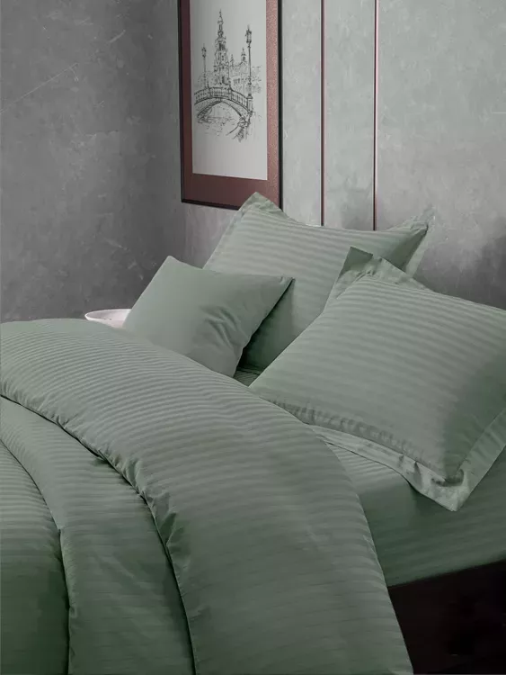 Постельное белье сатин страйп с простыней на резинке - Зеленый